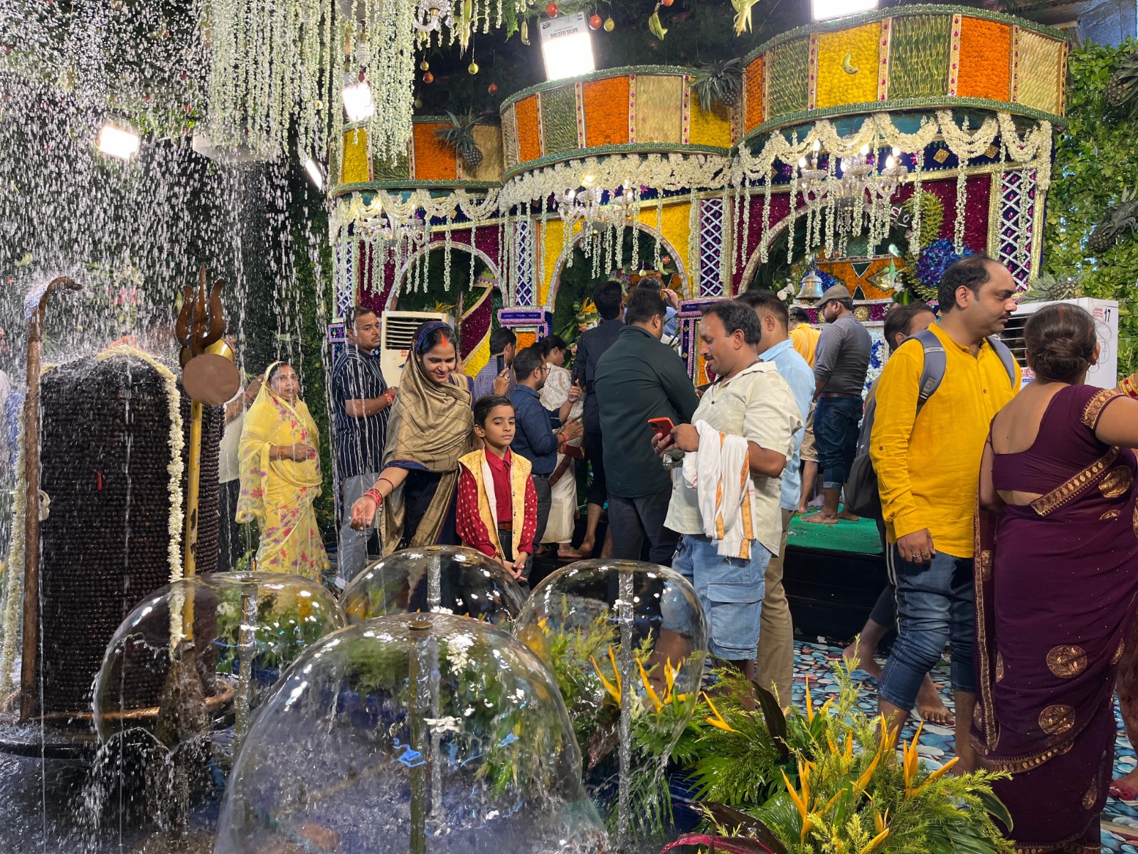 बाबा बटुक भैरव का जल विहार श्रृंगार : फोटो बच्चा गुप्ता बाबा बटुक भैरव का जल विहार श्रृंगार : फोटो बच्चा गुप्ता