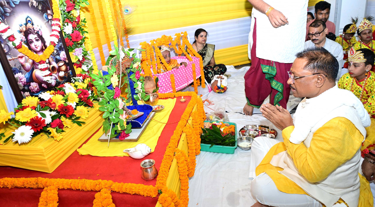 मुख्यमंत्री साय ने भगवान श्रीकृष्ण की पूजा-अर्चना की मुख्यमंत्री साय ने भगवान श्रीकृष्ण की पूजा-अर्चना की