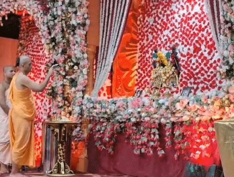 श्रीकृष्ण बलराम मंदिरःयशोदा नंदन का अभिनन्दन करने बड़ी संख्या में पहुंच रहे श्रद्धालु