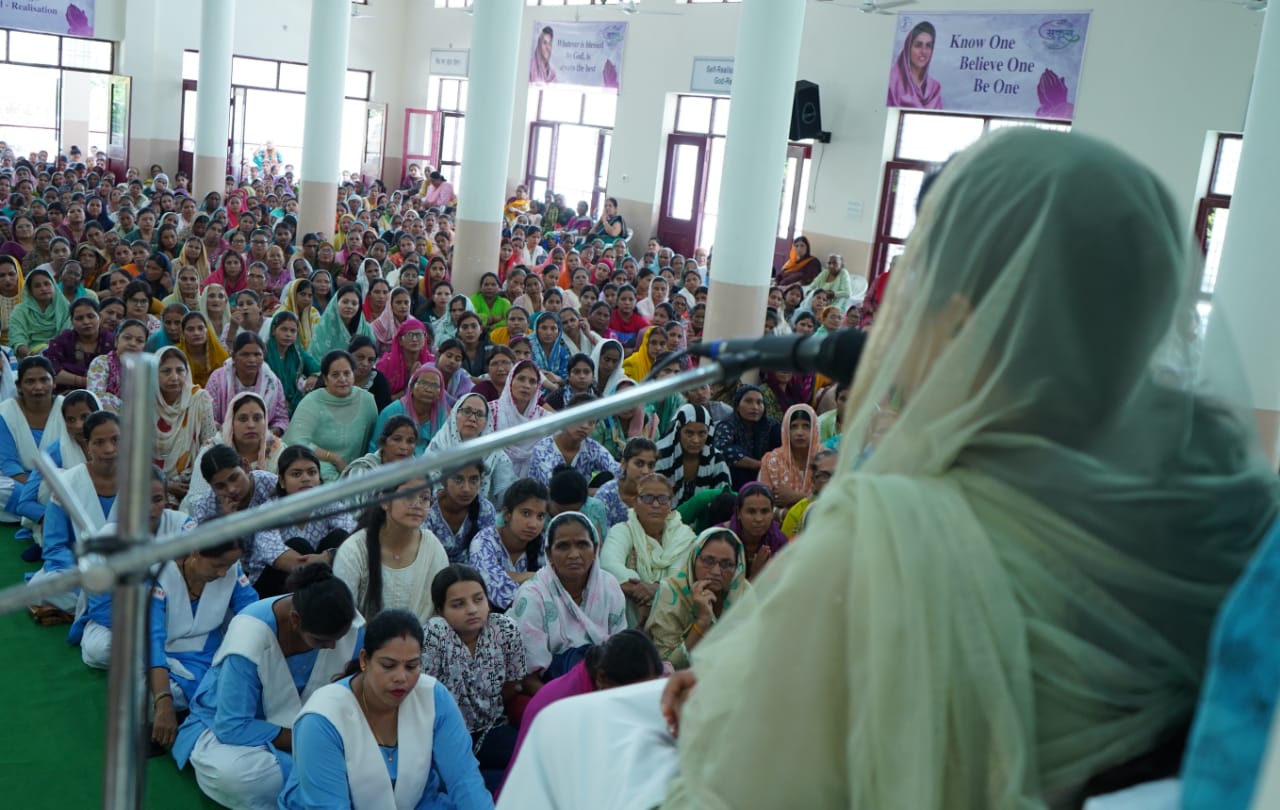 निरंकारी मिशन ने आयोजित किया संत समागम निरंकारी मिशन ने आयोजित किया संत समागम