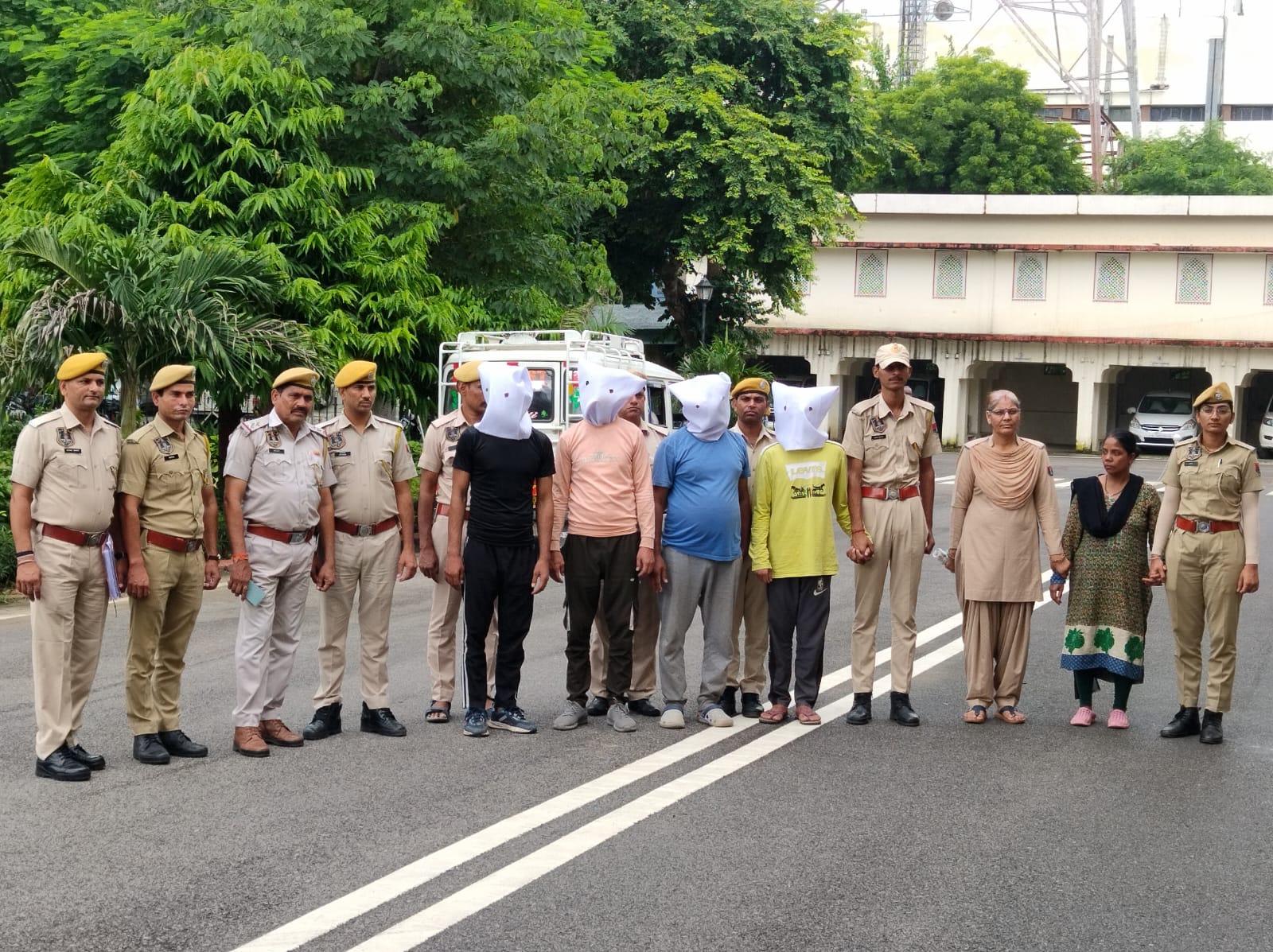 जयपुर से अपहरण हुए अनुज मीणा को हिमाचल से मुक्त कराया: मास्टरमाइंड सॉफ्टवेयर इंजीनियर सहित पांच आरोपित चढे पुलिस हत्थे जयपुर से अपहरण हुए अनुज मीणा को हिमाचल से मुक्त कराया: मास्टरमाइंड सॉफ्टवेयर इंजीनियर सहित पांच आरोपित चढे पुलिस हत्थे