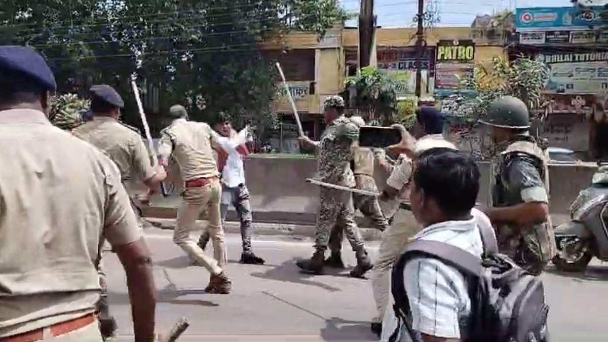 कांग्रेस कार्यकर्ताओं पर लाठीचार्ज कांग्रेस कार्यकर्ताओं पर लाठीचार्ज
