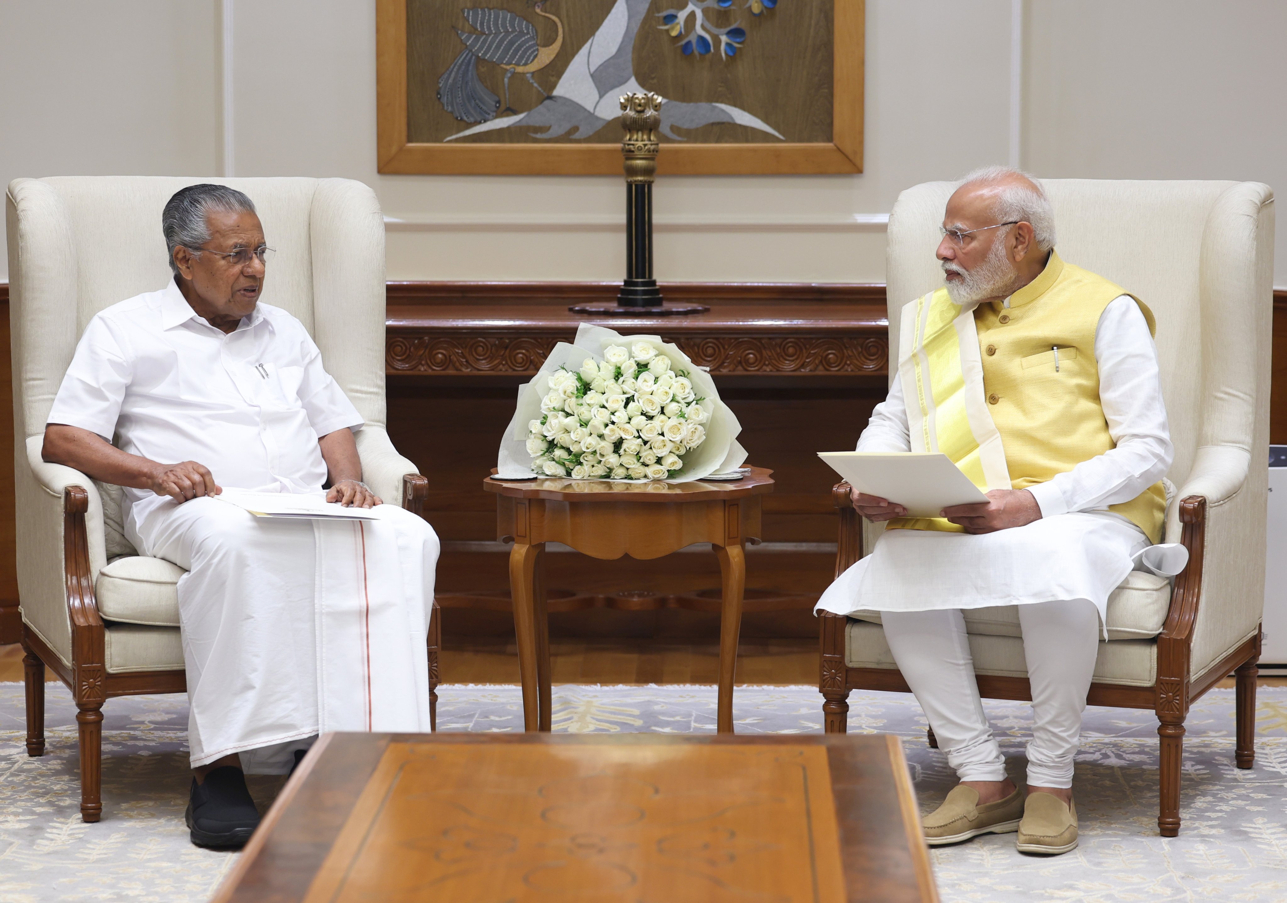 केरल के मुख्यमंत्री और प्रधानमंत्री मोदी मुलाकात के दौरान केरल के मुख्यमंत्री और प्रधानमंत्री मोदी मुलाकात के दौरान