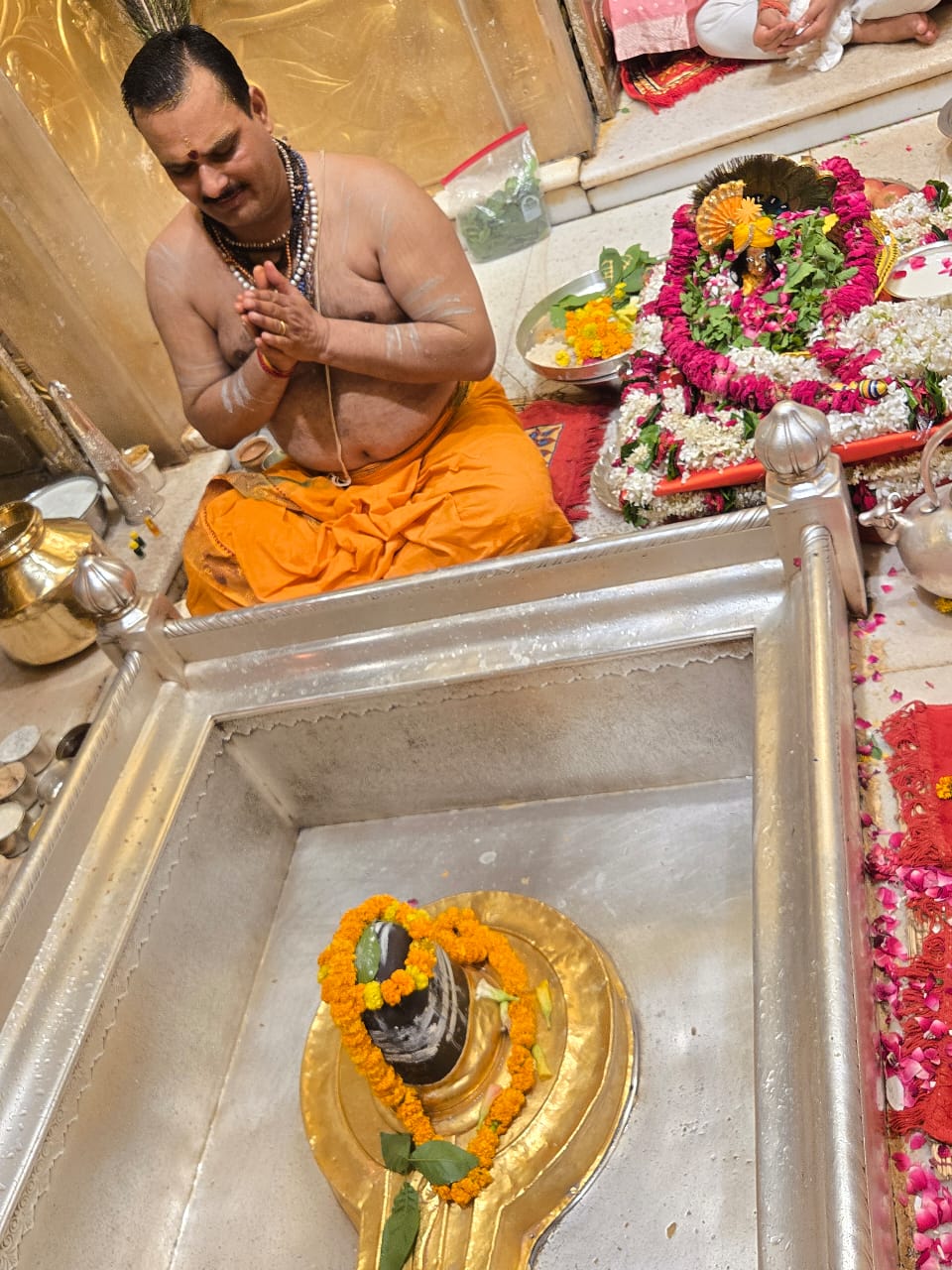 बाबा विश्वनाथ की मंगला आरती,विराजे लड्डू गोपाल:फोटो बच्चा गुप्ता बाबा विश्वनाथ की मंगला आरती,विराजे लड्डू गोपाल:फोटो बच्चा गुप्ता