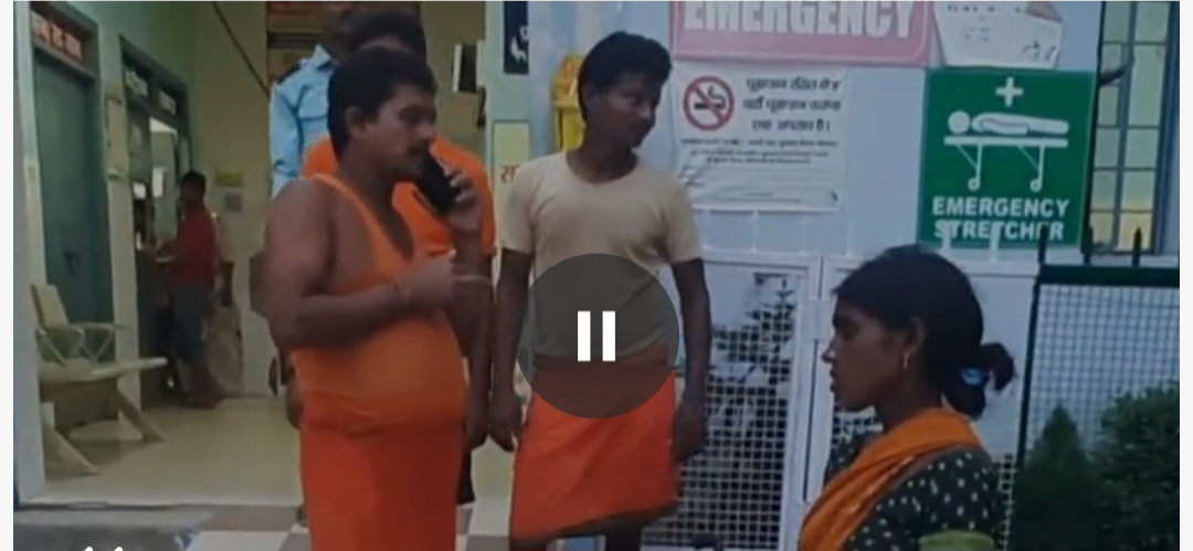शव के अंतीम परीक्षण मे परिजन शव के अंतीम परीक्षण मे परिजन