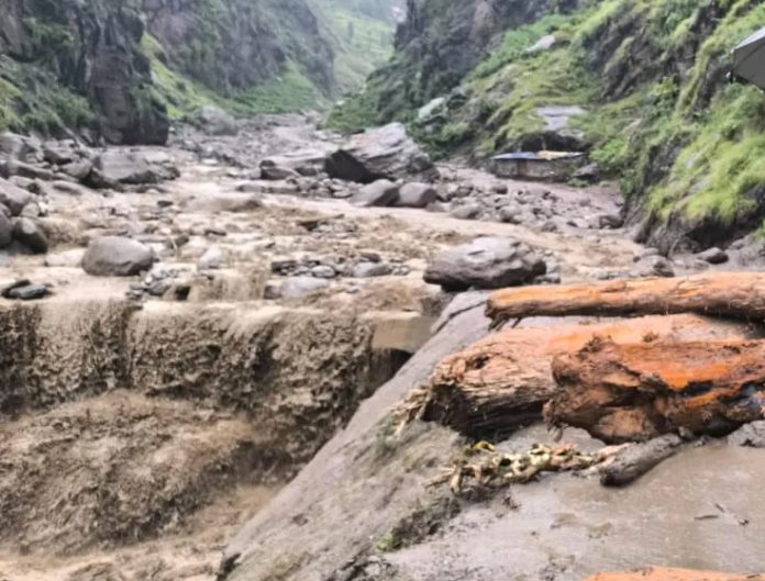 रामबन में बादल फटने के बाद लापता हुए पांच लोगों में से दो के शव बरामद रामबन में बादल फटने के बाद लापता हुए पांच लोगों में से दो के शव बरामद
