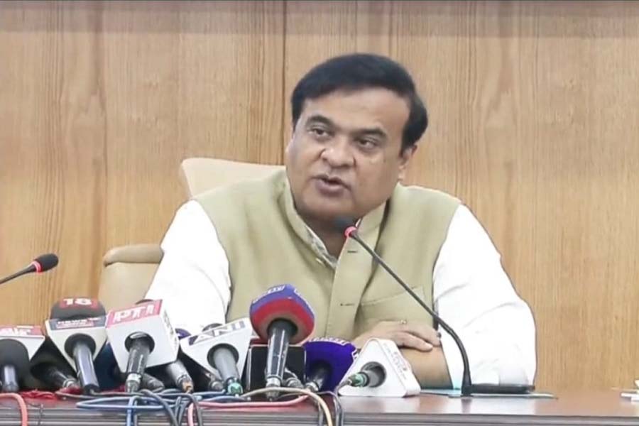 असम के मुख्यमंत्री और झारखंड में भाजपा के सह चुनाव प्रभारी हिमंता विस्वा सरमा असम में प्रेस कॉन्फ्रेंस करते हुए असम के मुख्यमंत्री और झारखंड में भाजपा के सह चुनाव प्रभारी हिमंता विस्वा सरमा असम में प्रेस कॉन्फ्रेंस करते हुए