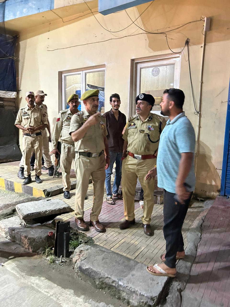 सुरक्षा व्यवस्था की समीक्षा हेतु डीआईजी शिव कुमार ने जम्मू उधमपुर क्षेत्र का किया औचक दौरा सुरक्षा व्यवस्था की समीक्षा हेतु डीआईजी शिव कुमार ने जम्मू उधमपुर क्षेत्र का किया औचक दौरा