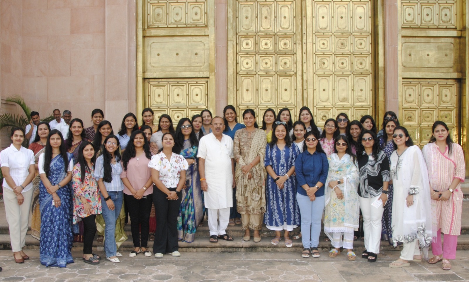 सनदी लेखा, लागत एवं प्रबन्ध लेखा और कम्पनी सचिव का कार्य करने वाली महिलाओं ने मुलाकात की। सनदी लेखा, लागत एवं प्रबन्ध लेखा और कम्पनी सचिव का कार्य करने वाली महिलाओं ने मुलाकात की।