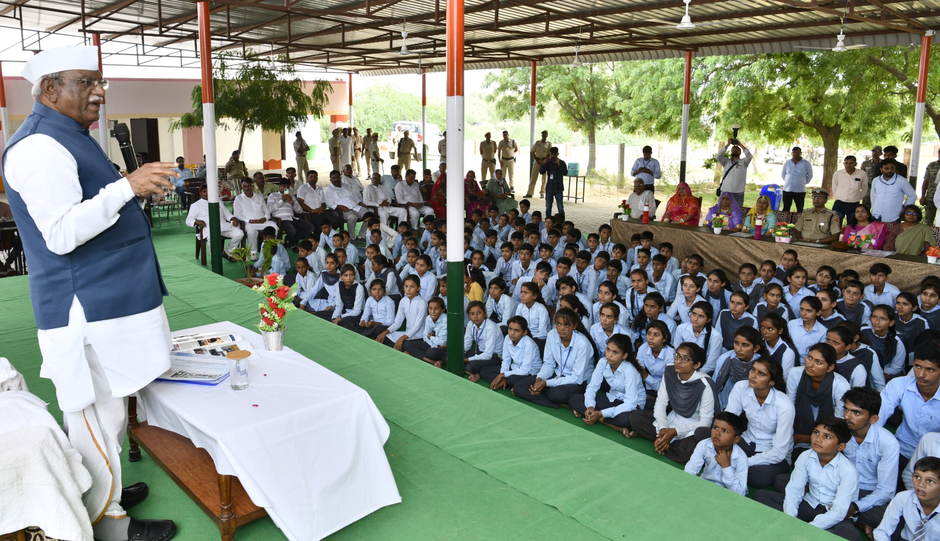राज्यपाल बागडे ने सीमांत क्षेत्र गोडू के पीएमश्री विद्यालय में विद्यार्थियों से किया संवाद राज्यपाल बागडे ने सीमांत क्षेत्र गोडू के पीएमश्री विद्यालय में विद्यार्थियों से किया संवाद