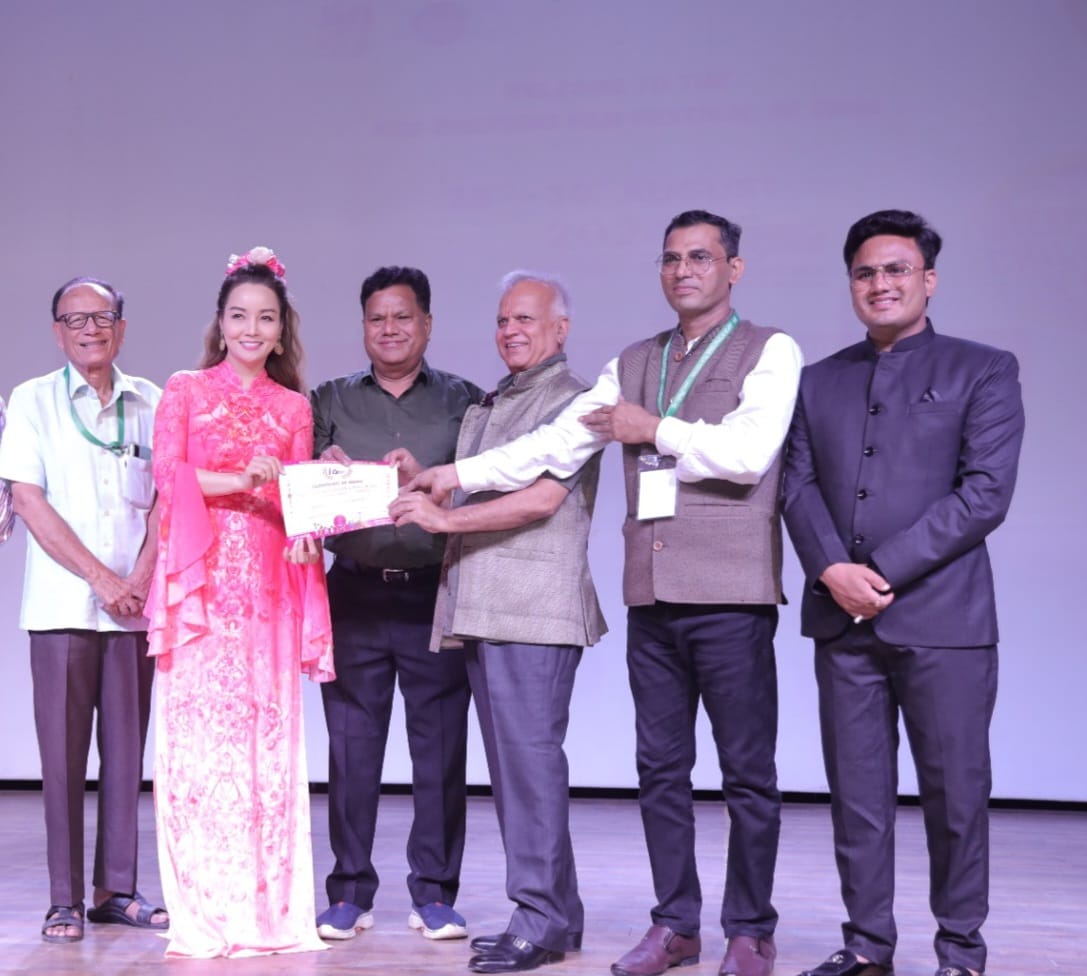 चिल्ड्रन्स फिल्म फेस्टिवल की रंगारंग शुरुआत: देश-विदेश से पहुंचे फिल्मकार को दिए गए अवॉर्ड चिल्ड्रन्स फिल्म फेस्टिवल की रंगारंग शुरुआत: देश-विदेश से पहुंचे फिल्मकार को दिए गए अवॉर्ड