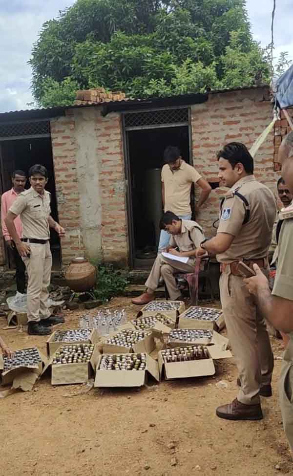 छतरपुर : अवैध शराब पर हुई कार्यवाही, मामला दर्ज छतरपुर : अवैध शराब पर हुई कार्यवाही, मामला दर्ज