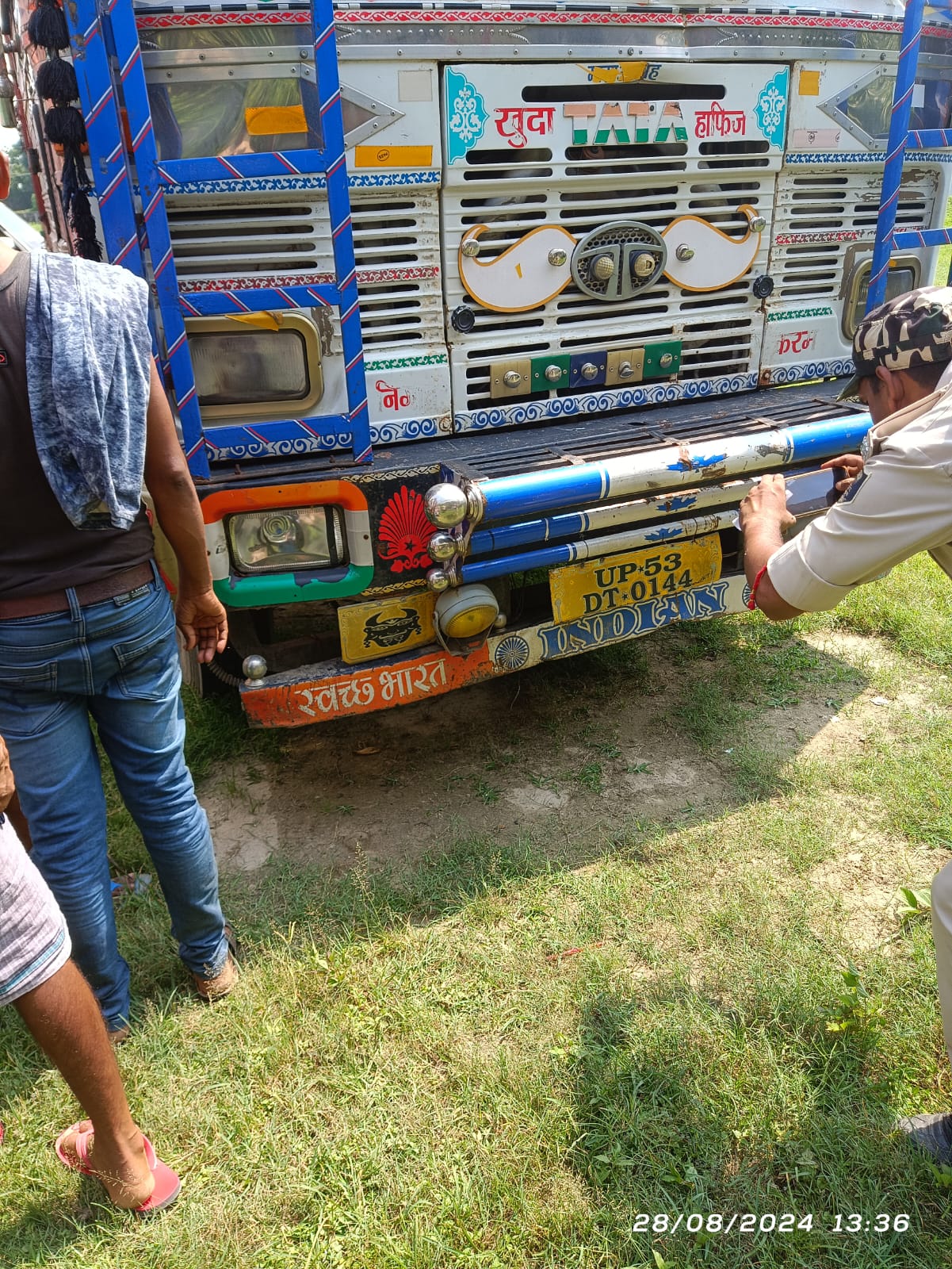 अवैध बालू लदे दो ट्रक जब्त