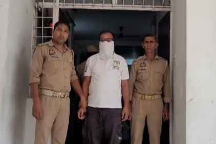 पुलिस अभिरक्षा में शिक्षा मित्र पुलिस अभिरक्षा में शिक्षा मित्र