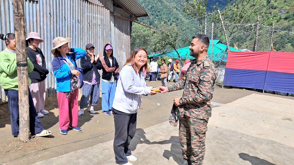 भारतीय सेना ने महिला समानता दिवस का आयोजन महादेव अग्रवाल हायर सेकेंडरी स्कूल, मरियानी और तक्षिंग गांव, अरुणाचल प्रदेश में मनाया।