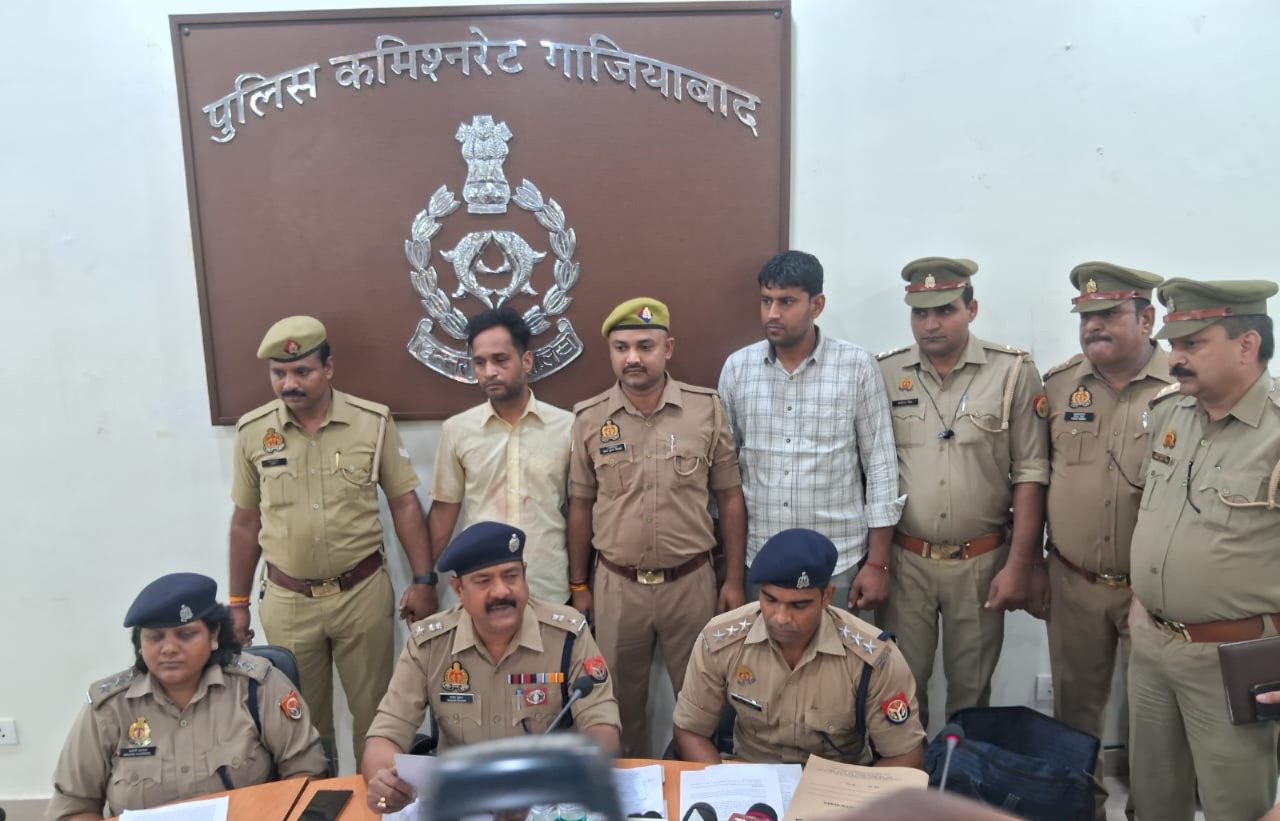 जानकारी देते डीसीपी सिटी जानकारी देते डीसीपी सिटी