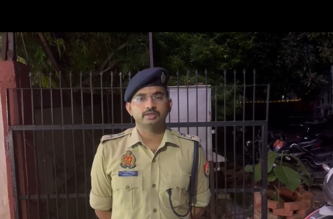 घटना की जानकारी देते डीसीपी घटना की जानकारी देते डीसीपी