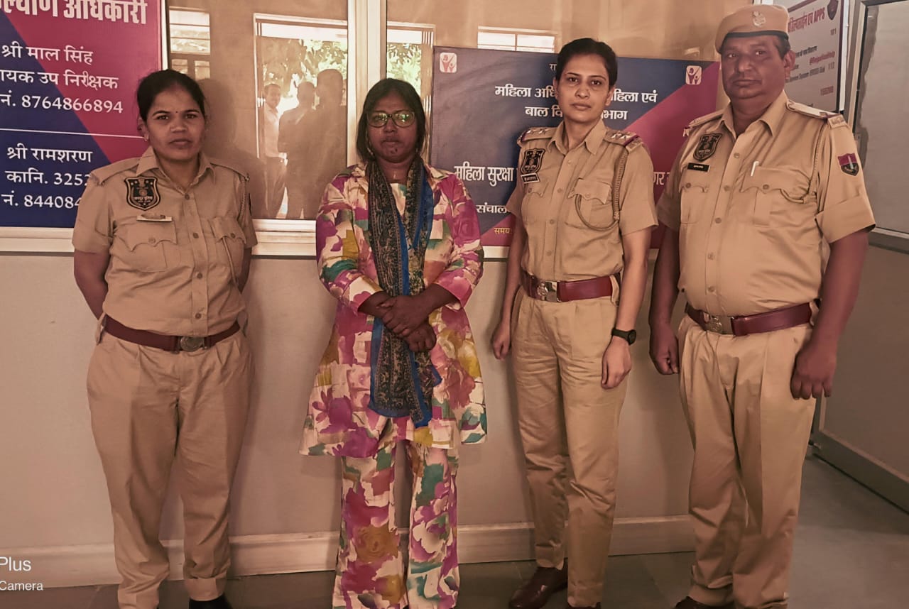 लिफ्ट लेकर छेडछाड व दुष्कर्म के झूठे मुकदमे में फंसाने की धमकी देकर रुपए ऐंठने वाली महिला गिरफ्तार लिफ्ट लेकर छेडछाड व दुष्कर्म के झूठे मुकदमे में फंसाने की धमकी देकर रुपए ऐंठने वाली महिला गिरफ्तार