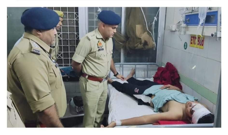 पुलिस वाहन अनियंत्रित होकर तालाब में पलटा, महिला आरक्षी की मौत पुलिस वाहन अनियंत्रित होकर तालाब में पलटा, महिला आरक्षी की मौत