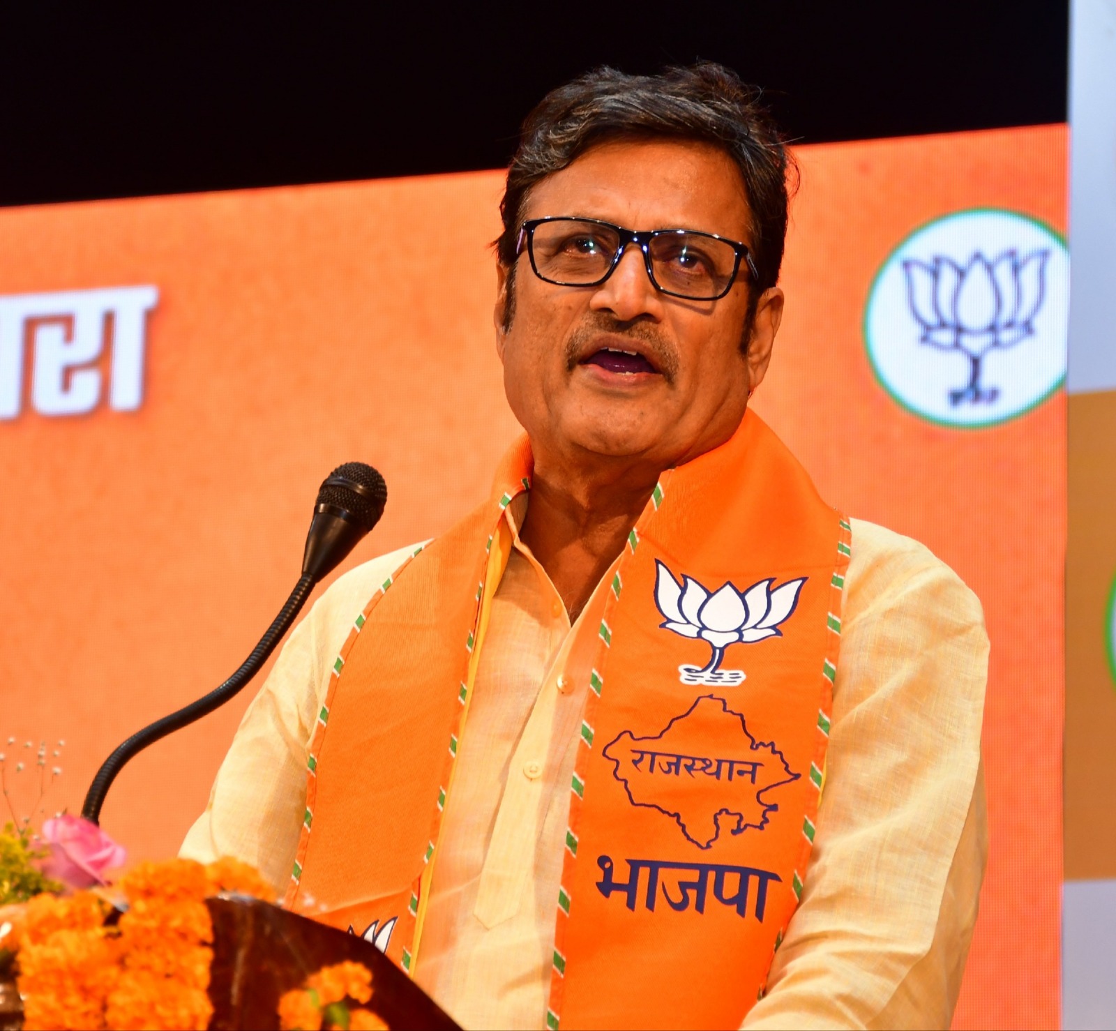 सोशल मीडिया पर सार्वजनिक टिप्पणियां अनुचित- राठौड़ सोशल मीडिया पर सार्वजनिक टिप्पणियां अनुचित- राठौड़