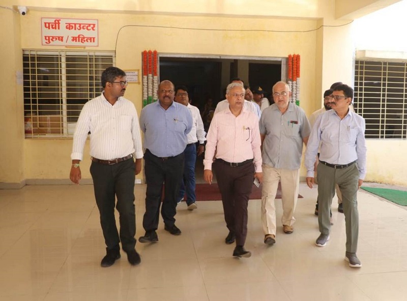 खंडवाः संभागायुक्त ने किया मेडिकल कॉलेज का निरीक्षण, चिकित्सा अधिकारियों की ली बैठक खंडवाः संभागायुक्त ने किया मेडिकल कॉलेज का निरीक्षण, चिकित्सा अधिकारियों की ली बैठक