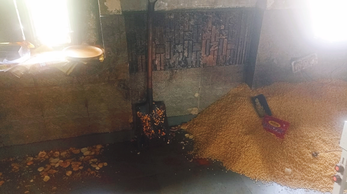 खाद्य सुरक्षा टीम ने नमकीन की फैक्ट्री पर किया निरीक्षण खाद्य सुरक्षा टीम ने नमकीन की फैक्ट्री पर किया निरीक्षण
