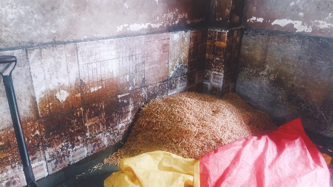खाद्य सुरक्षा टीम ने नमकीन की फैक्ट्री पर किया निरीक्षण खाद्य सुरक्षा टीम ने नमकीन की फैक्ट्री पर किया निरीक्षण