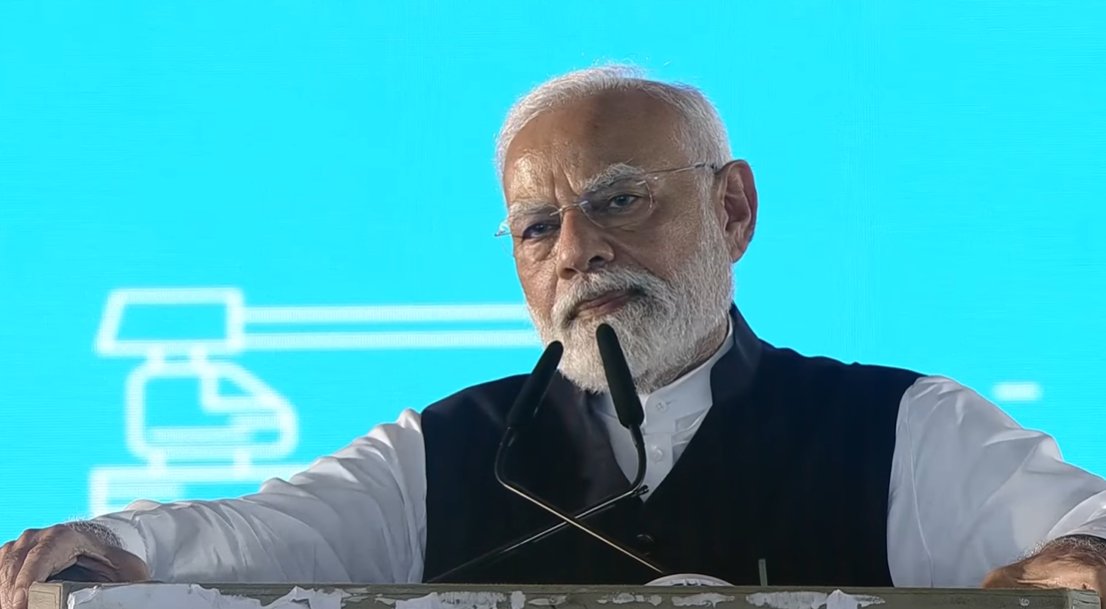 महाराष्ट्र के पालघर में कार्यक्रम को संबोधित करते प्रधानमंत्री नरेन्द्र मोदी महाराष्ट्र के पालघर में कार्यक्रम को संबोधित करते प्रधानमंत्री नरेन्द्र मोदी