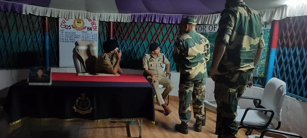 डीआईजी ने सांबा कठुआ सीमा का दौरा कर सुरक्षा व्यवस्था की समीक्षा की डीआईजी ने सांबा कठुआ सीमा का दौरा कर सुरक्षा व्यवस्था की समीक्षा की