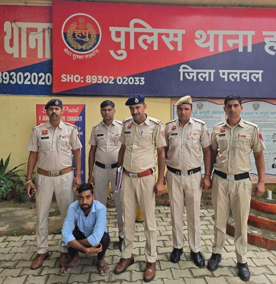 पलवल : एसटीएफ की टीम ने अंतरराज्यीय 5 हजार का ईनामी लूटेरा दबोचा पलवल : एसटीएफ की टीम ने अंतरराज्यीय 5 हजार का ईनामी लूटेरा दबोचा