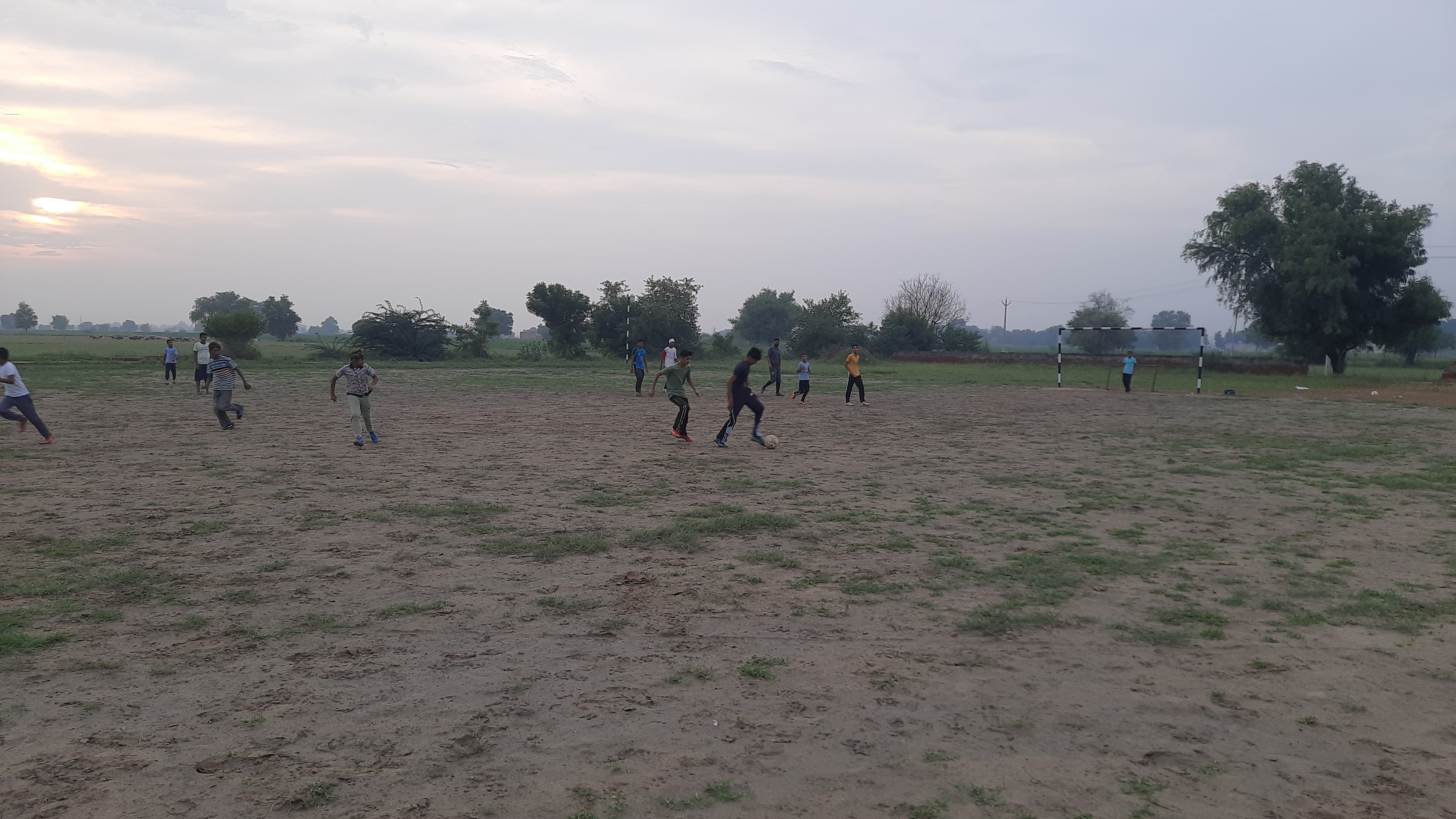 डबवाली पुलिस गांव मिठड़ी खेल स्टेडियम में पहुंचकर बच्चों को खेलो व नशा के बारे में जागरूक करते डबवाली पुलिस गांव मिठड़ी खेल स्टेडियम में पहुंचकर बच्चों को खेलो व नशा के बारे में जागरूक करते