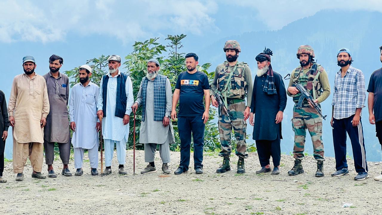 स्थानीय युवाओं के साथ मित्रता बैठक आयोजित की स्थानीय युवाओं के साथ मित्रता बैठक आयोजित की