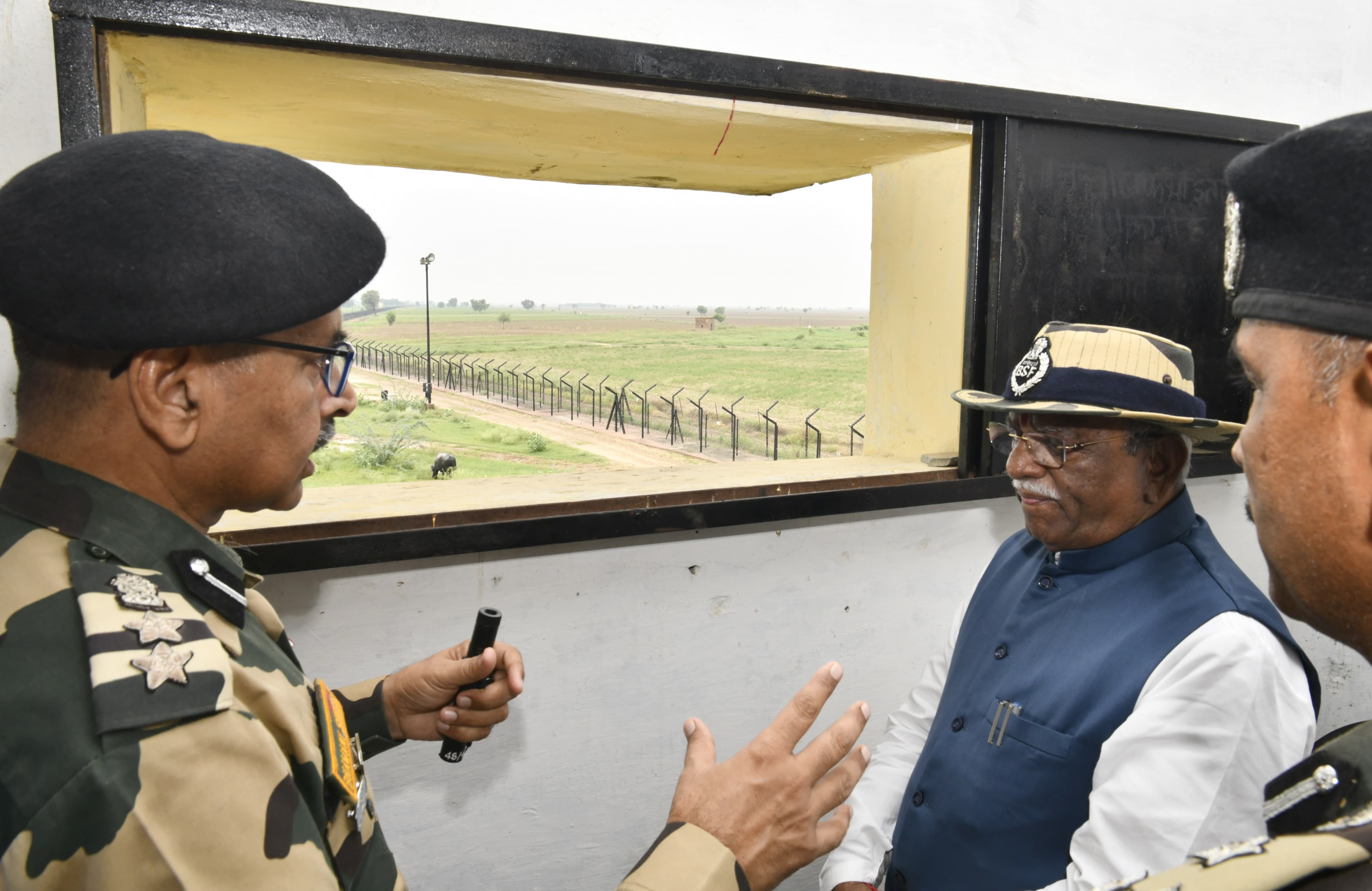 राज्यपाल बागडे ने श्रीगंगानगर स्थित ऐतिहासिक हिंदुमलकोट चौकी का किया निरीक्षण राज्यपाल बागडे ने श्रीगंगानगर स्थित ऐतिहासिक हिंदुमलकोट चौकी का किया निरीक्षण