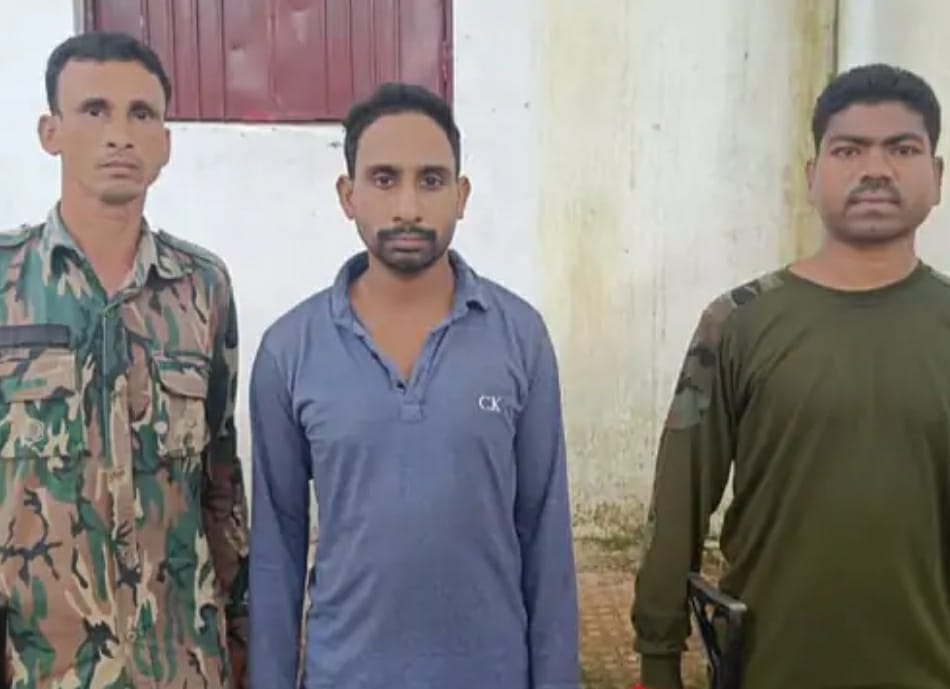 इनामी नक्सली कमांडर विकास गिरफ्तार इनामी नक्सली कमांडर विकास गिरफ्तार