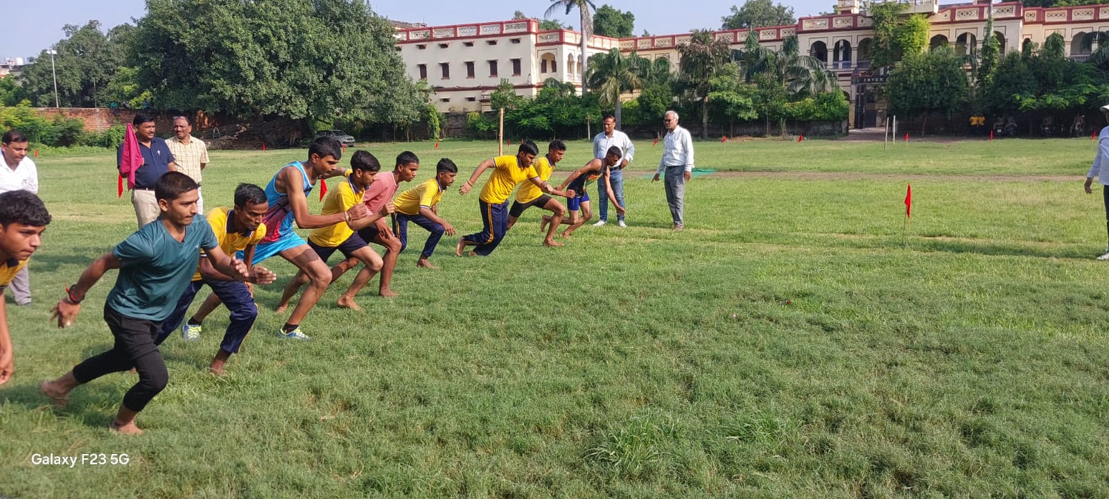 डीएवी इंटर कॉलेज की वार्षिक खेलकूद प्रतियोगिता में शामिल छात्र: फोटो बच्चा गुप्ता डीएवी इंटर कॉलेज की वार्षिक खेलकूद प्रतियोगिता में शामिल छात्र: फोटो बच्चा गुप्ता
