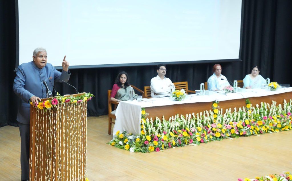 भारती कॉलेज में आयोजित कार्यक्रम को संबोधित करते उपराष्ट्रपति जगदीप धनखड़ भारती कॉलेज में आयोजित कार्यक्रम को संबोधित करते उपराष्ट्रपति जगदीप धनखड़