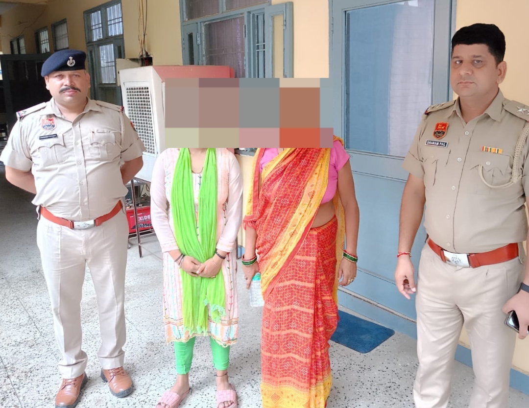 लापता लड़की पुलिस के साथ लापता लड़की पुलिस के साथ
