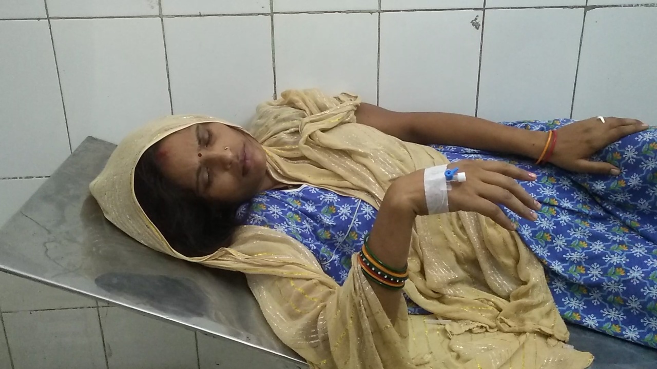 जिला अस्पताल में भर्ती महिला