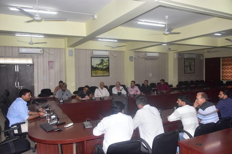 अस्पतालों में सुरक्षा व्यवस्था के लिये आंतरिक समितियों का गठन करें - प्रभारी कलेक्टर अस्पतालों में सुरक्षा व्यवस्था के लिये आंतरिक समितियों का गठन करें - प्रभारी कलेक्टर