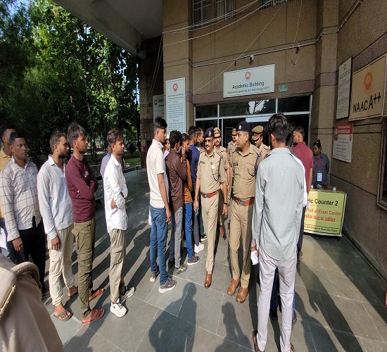 कानपुर: कड़ी सुरक्षा के बीच चौथे दिन शुरू हुई उप्र पुलिस आरक्षी भर्ती परीक्षा