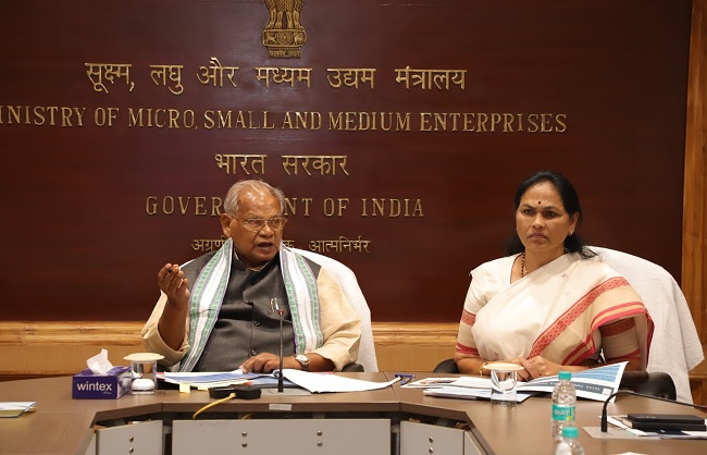 खादी महोत्सव, 2024 की तैयारियों की समीक्षा बैठक में जीतन राम माझी खादी महोत्सव, 2024 की तैयारियों की समीक्षा बैठक में जीतन राम माझी
