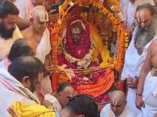 संत की अंतिम यात्रा। संत की अंतिम यात्रा।