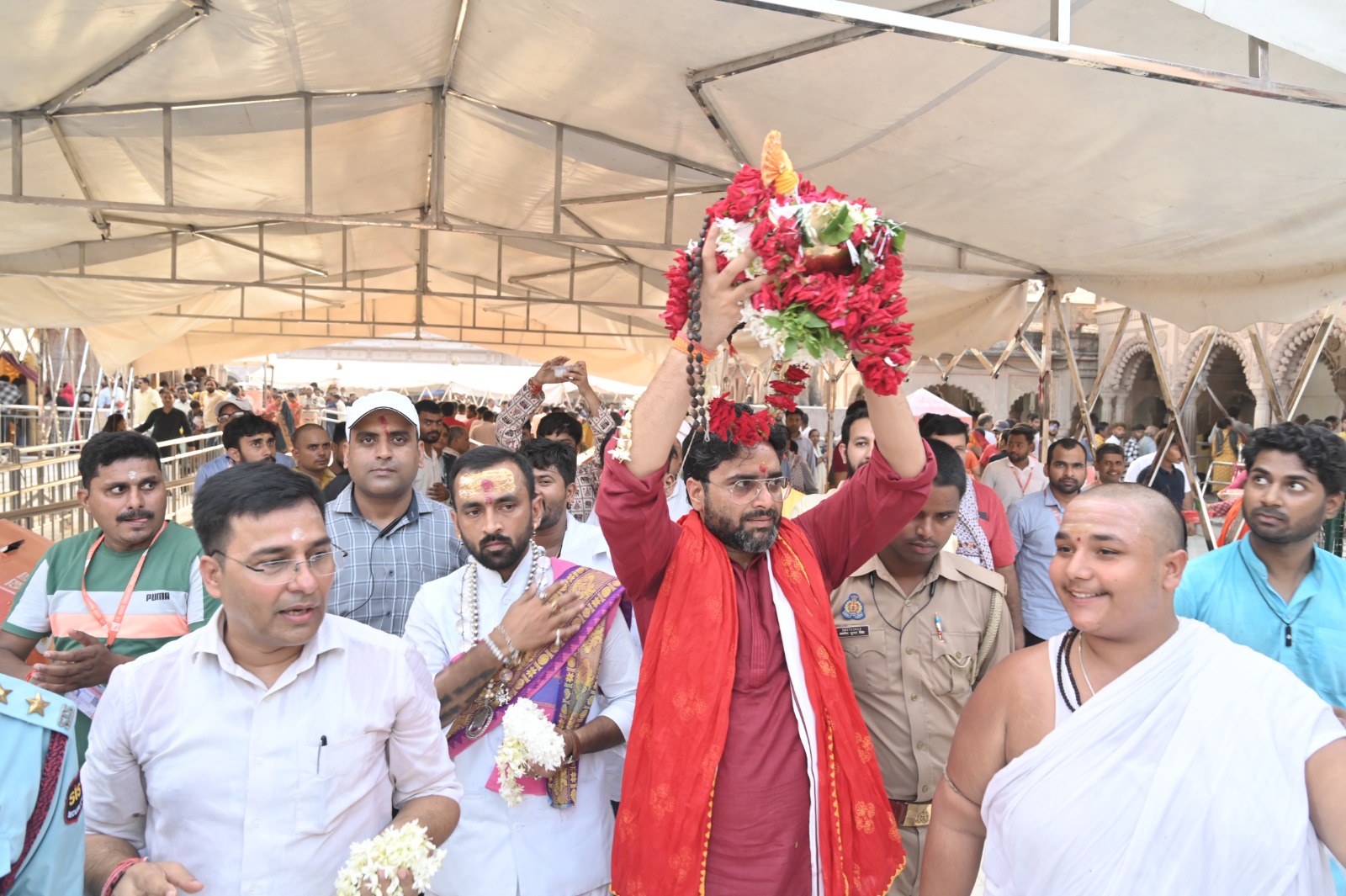 श्री काशी विश्वनाथ धाम में लड्डू गोपाल की आराधना: फोटो बच्चा गुप्ता श्री काशी विश्वनाथ धाम में लड्डू गोपाल की आराधना: फोटो बच्चा गुप्ता