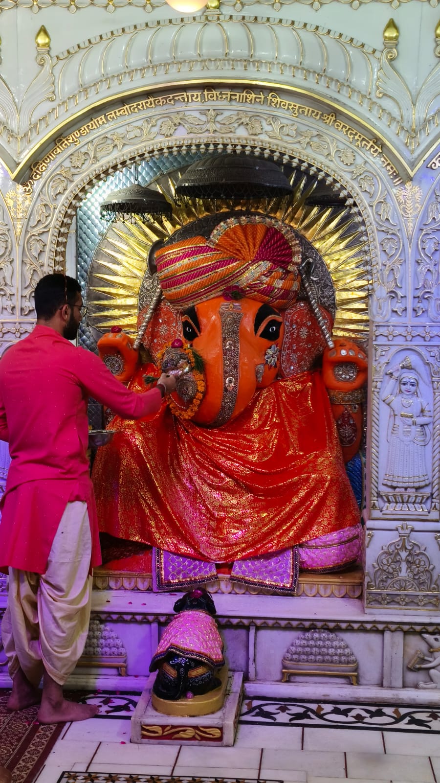 श्री नहर के गणेश जी महाराज का परंपरागत दूर्वा मार्जन से शनि पुष्य पर हुआ पंचामृत अभिषेक श्री नहर के गणेश जी महाराज का परंपरागत दूर्वा मार्जन से शनि पुष्य पर हुआ पंचामृत अभिषेक