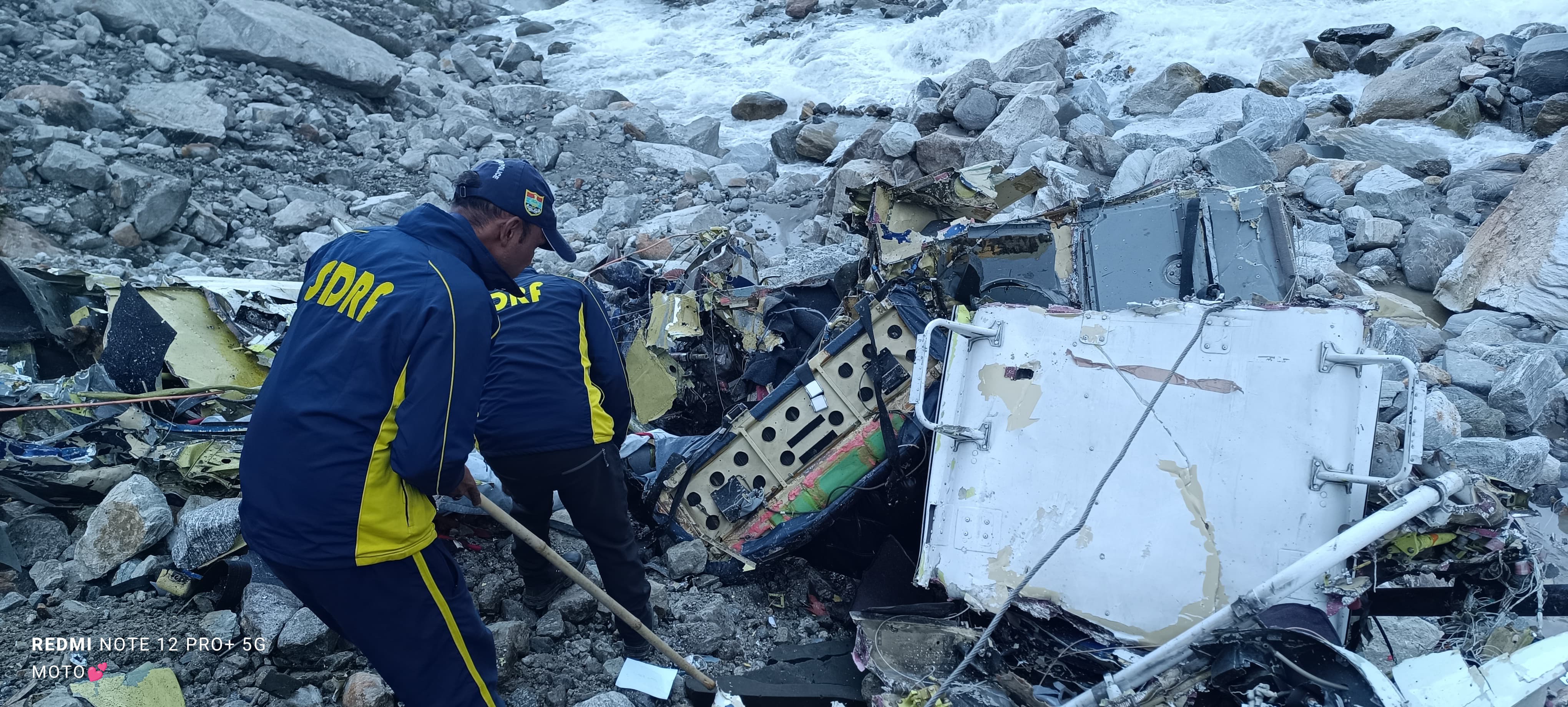उत्तराखंड में प्राइवेट कंपनी का खराब हेलिकॉप्टर ले जाते समय क्रैश उत्तराखंड में प्राइवेट कंपनी का खराब हेलिकॉप्टर ले जाते समय क्रैश