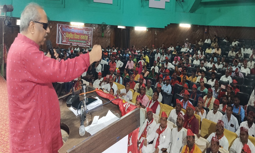 विमुक्ति दिवस पर बाेलते निषाद पार्टी अध्यक्ष संजय निषाद विमुक्ति दिवस पर बाेलते निषाद पार्टी अध्यक्ष संजय निषाद