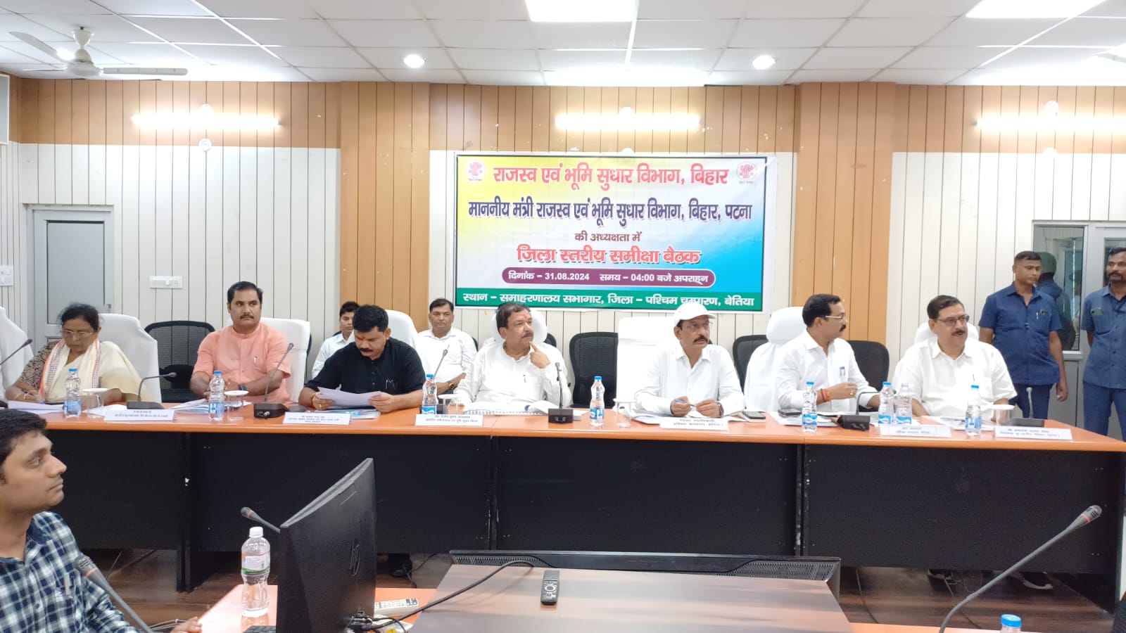 ईमानदारी एवं निष्ठा के साथ कार्य करें राजस्व के सभी अधिकारी - मंत्री दिलीप जायसवाल। ईमानदारी एवं निष्ठा के साथ कार्य करें राजस्व के सभी अधिकारी - मंत्री दिलीप जायसवाल।