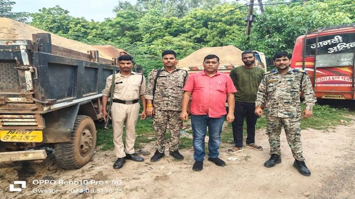 ग्वालियरः रेत के अवैध परिवहन में लिप्त चार वाहन जब्त ग्वालियरः रेत के अवैध परिवहन में लिप्त चार वाहन जब्त