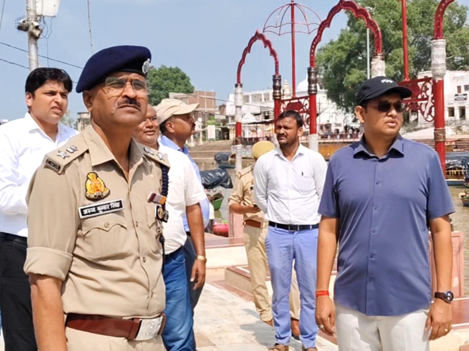 मन्दाकिनी के रामघाट पहुंच सोमवती अमावस्या मेला की तैयारियों का डीएम-एसपी ने लिया जायजा मन्दाकिनी के रामघाट पहुंच सोमवती अमावस्या मेला की तैयारियों का डीएम-एसपी ने लिया जायजा