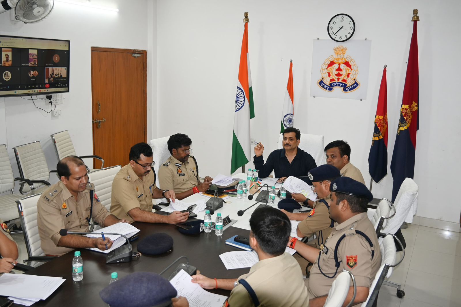 मुख्यमंत्री के कार्यक्रम स्थल का निरीक्षण करते पुलिस अफसर: फोटो बच्चा गुप्ता मुख्यमंत्री के कार्यक्रम स्थल का निरीक्षण करते पुलिस अफसर: फोटो बच्चा गुप्ता